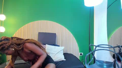 Snapshot of halleylorens chatting on December 2025 07:20:02 PM Halley Lorens online show from December 2025 07:20:02 PM