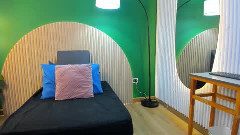 Halley Lorens online show from March 2026 12:10:02 PM