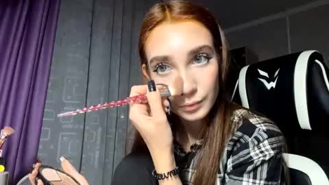 Snapshot of halliemcanaw chatting on November 2025 06:06:02 PM Holly online show from November 2025 06:06:02 PM