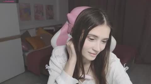 Snapshot of hana_flo chatting on November 2025 01:06:01 PM Hana online show from November 2025 01:06:01 PM