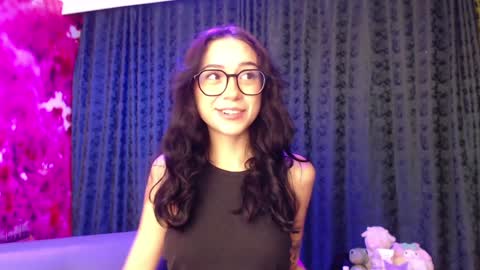 Snapshot of hanaku_8 chatting on January 2025 02:04:01 PM Hanaku online show from January 2025 02:04:01 PM