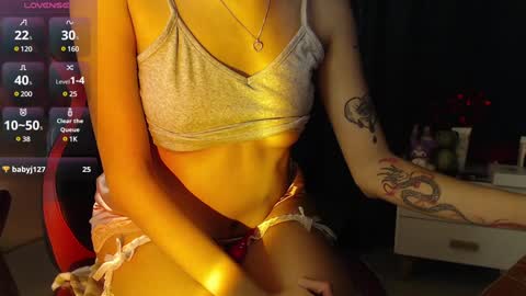 Snapshot of hanaku_8 chatting on January 2025 05:10:01 PM Hanaku online show from January 2025 05:10:01 PM