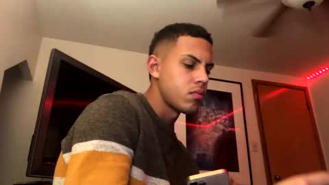 Snapshot of handsome01_ chatting on December 2025 04:17:02 AM handsome01_ online show from December 2025 04:17:02 AM