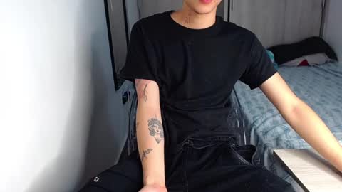 Snapshot of handsome_white1 chatting on February 2025 06:48:01 AM jorge daniel online show from February 2025 06:48:01 AM