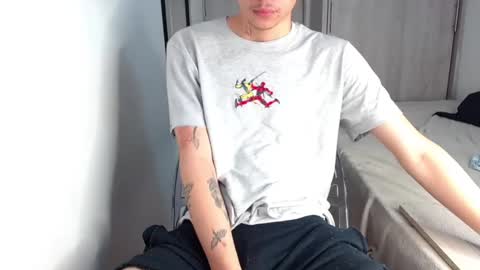 Snapshot of handsome_white1 chatting on February 2025 08:04:01 PM jorge daniel online show from February 2025 08:04:01 PM