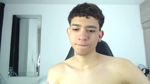 Snapshot of handsome_white1 chatting on September 2025 01:43:01 AM jorge daniel online show from September 2025 01:43:01 AM