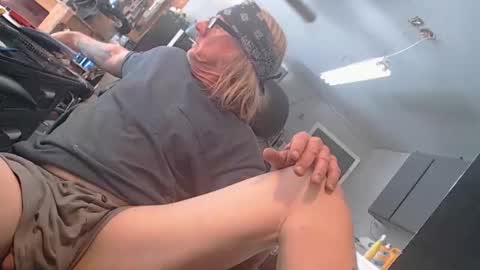 handystud33 online show from April 2026 04:59:01 PM
