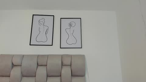 hanna__evans_ online show from September 2025 12:05:01 PM