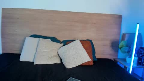     online show from December 2025 05:21:02 PM