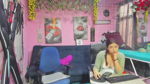 Snapshot of hanna_mature01 chatting on May 2026 12:11:02 PM Hanna online show from May 2026 12:11:02 PM
