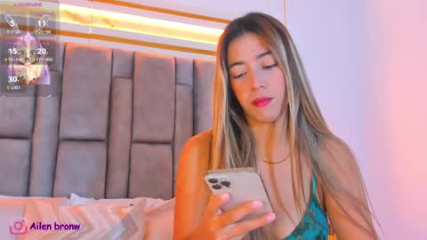 Snapshot of hannabronw chatting on September 2025 08:43:01 PM Eliana online show from September 2025 08:43:01 PM