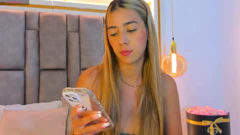 Eliana online show from April 2026 09:48:02 PM