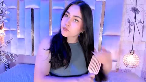 hannacollins_2 online show from December 2025 12:46:02 PM