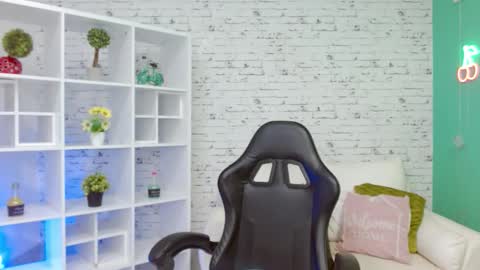 Hannah  online show from November 2025 11:21:02 AM