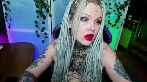 Snapshot of hannah_chaos chatting on November 2025 10:26:01 AM Hannah online show from November 2025 10:26:01 AM