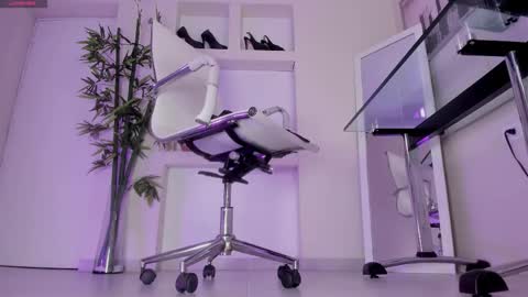 HANNAH HOWELL online show from February 2026 08:30:02 AM