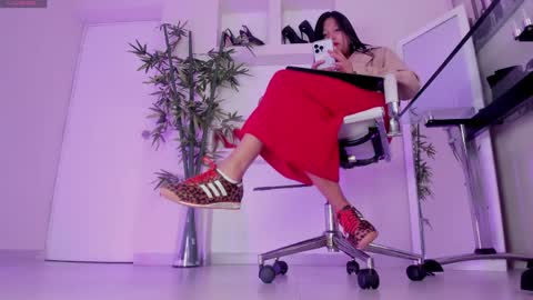 HANNAH HOWELL online show from April 2026 09:38:01 AM