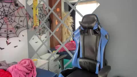 Snapshot of hannah_loverr chatting on November 2025 07:13:02 PM hannah online show from November 2025 07:13:02 PM