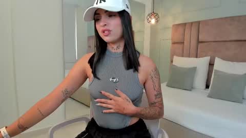 Hannah Milton online show from October 2025 09:46:01 PM