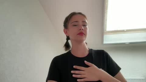 hannahinto online show from June 2026 12:24:02 PM