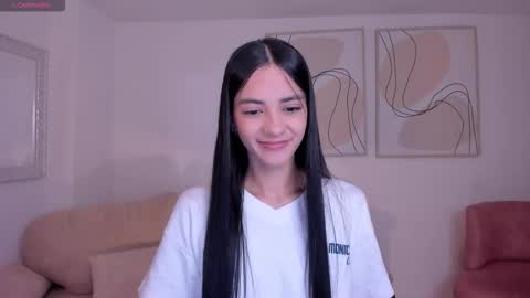 Snapshot of hannahjamesx chatting on October 2025 05:11:02 PM HANNAH J online show from October 2025 05:11:02 PM