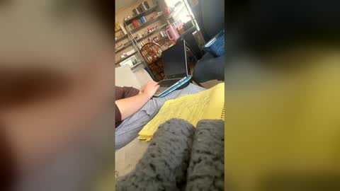 hannahjoyk online show from April 2026 06:06:02 PM