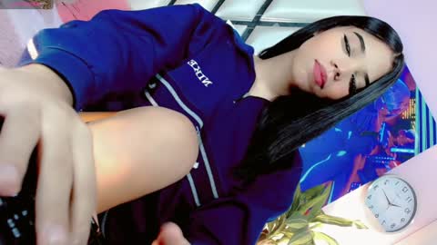 Snapshot of hannahsmit_ chatting on December 2024 02:17:01 AM hannahsmit_ online show from December 2024 02:17:01 AM