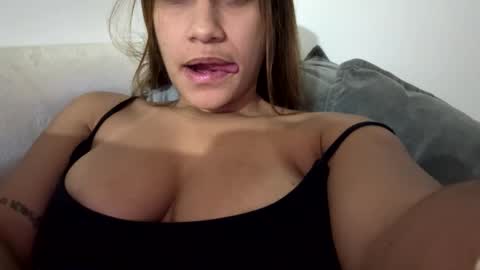 Snapshot of hannakoff chatting on October 2025 01:58:02 AM hannakoff online show from October 2025 01:58:02 AM