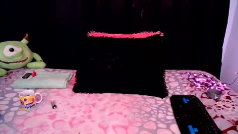 hannaqueen23 online show from October 2025 12:44:02 AM