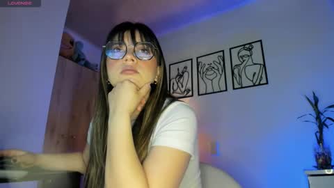 Snapshot of hannasofiax chatting on November 2025 09:13:01 PM hannasofia x Schedule 700 -1400GTM-5 online show from November 2025 09:13:01 PM