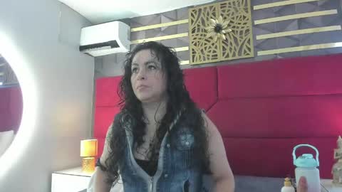 Snapshot of hanny_bliss chatting on April 2026 11:19:02 AM Hanny online show from April 2026 11:19:02 AM
