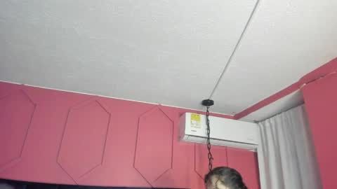 Snapshot of hanny_bliss chatting on May 2026 11:18:02 AM Hanny online show from May 2026 11:18:02 AM