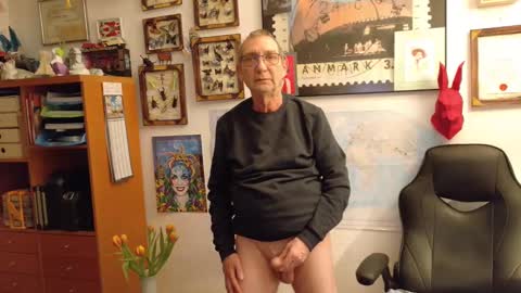 Snapshot of hansi63 chatting on February 2025 10:11:02 PM charly online show from February 2025 10:11:02 PM