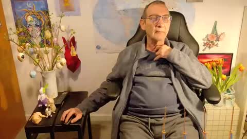 Snapshot of hansi63 chatting on March 2025 09:46:02 PM charly online show from March 2025 09:46:02 PM