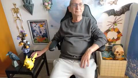 Snapshot of hansi63 chatting on October 2025 09:18:02 AM charly online show from October 2025 09:18:02 AM