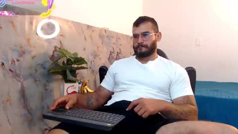 hanz_col online show from September 2025 01:02:01 PM