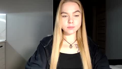 Snapshot of happy_fox_ chatting on December 2024 10:42:02 PM happy_fox_ online show from December 2024 10:42:02 PM