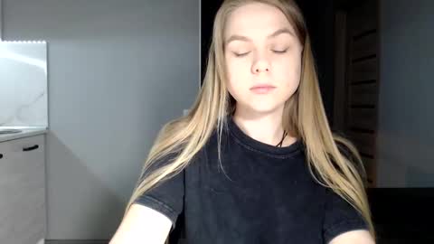 happy_fox_ online show from February 2026 10:36:01 PM