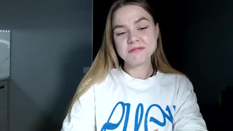 happy_fox_ online show from March 2026 09:09:01 PM