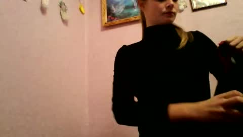 happyemily  online show from November 2025 07:12:02 PM