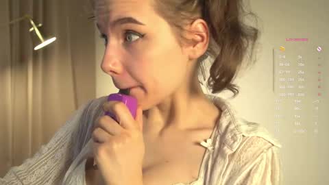 Snapshot of happynewdear chatting on June 2026 01:28:02 AM Evy online show from June 2026 01:28:02 AM
