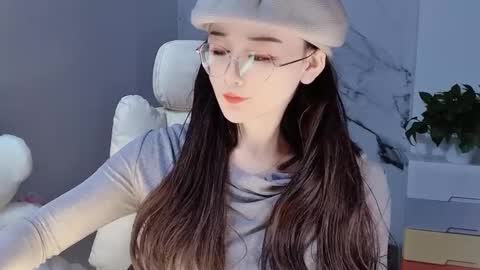 Snapshot of happysweetie168 chatting on December 2024 01:51:02 PM Daisy online show from December 2024 01:51:02 PM