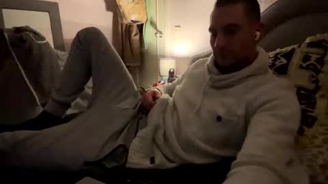 Snapshot of hardnstyle chatting on January 2025 05:00:01 AM HARD AND STYLE online show from January 2025 05:00:01 AM