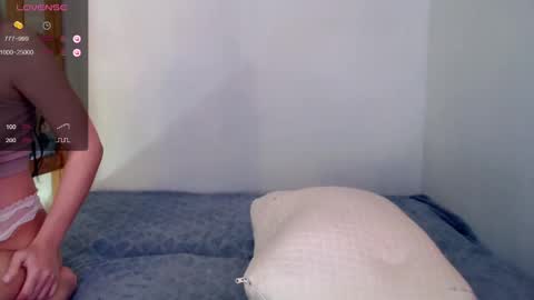 Snapshot of harriell chatting on January 2025 03:43:01 AM Kira online show from January 2025 03:43:01 AM