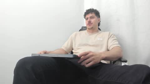 Snapshot of harrydaviss chatting on November 2025 03:19:01 AM alpha online show from November 2025 03:19:01 AM