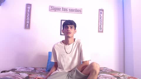 Snapshot of harrythomson1 chatting on January 2025 03:32:02 AM harry thomson online show from January 2025 03:32:02 AM