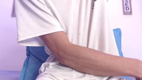 Snapshot of harrythomson1 chatting on February 2025 09:23:01 AM harry thomson online show from February 2025 09:23:01 AM