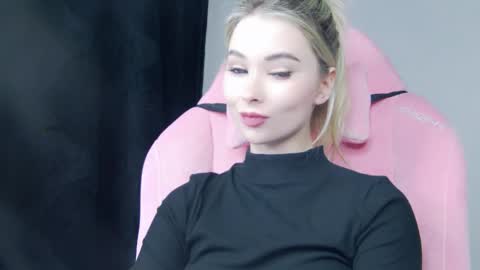 Anna online show from November 2025 09:05:02 PM