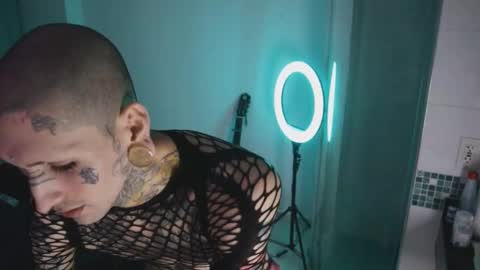 More content   2   online show from October 2025 06:35:02 AM