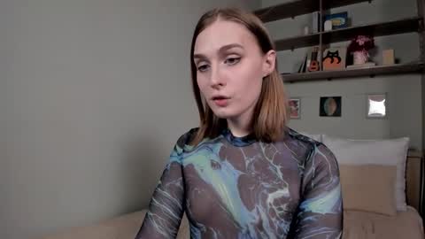 Mia online show from November 2025 06:24:02 AM